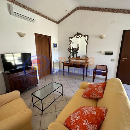 Апартаменти La Mansarda Di Via Galilei Порто-Торрес Екстер'єр фото